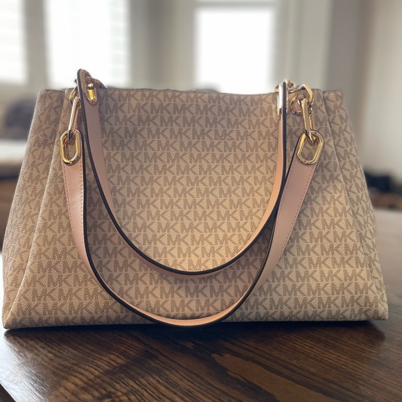 Michael Kors medium logo tote. Never been used. Vanilla with soft pink straps. - Picture 2 of 4